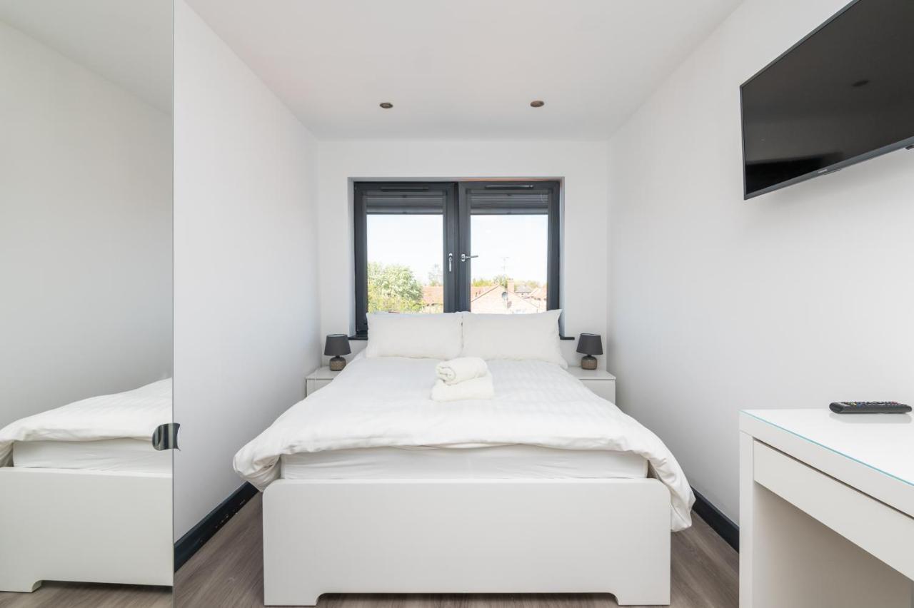 Modern Duplex Apt With 75 Inch Tv I Pass The Keys York Exterior foto